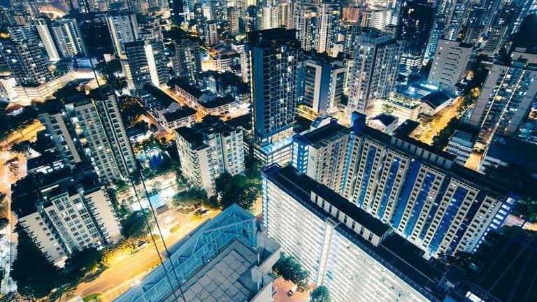 Luxury Real Estate Market in 2025: How High-End Buyers Are Navigating Economic Challenges