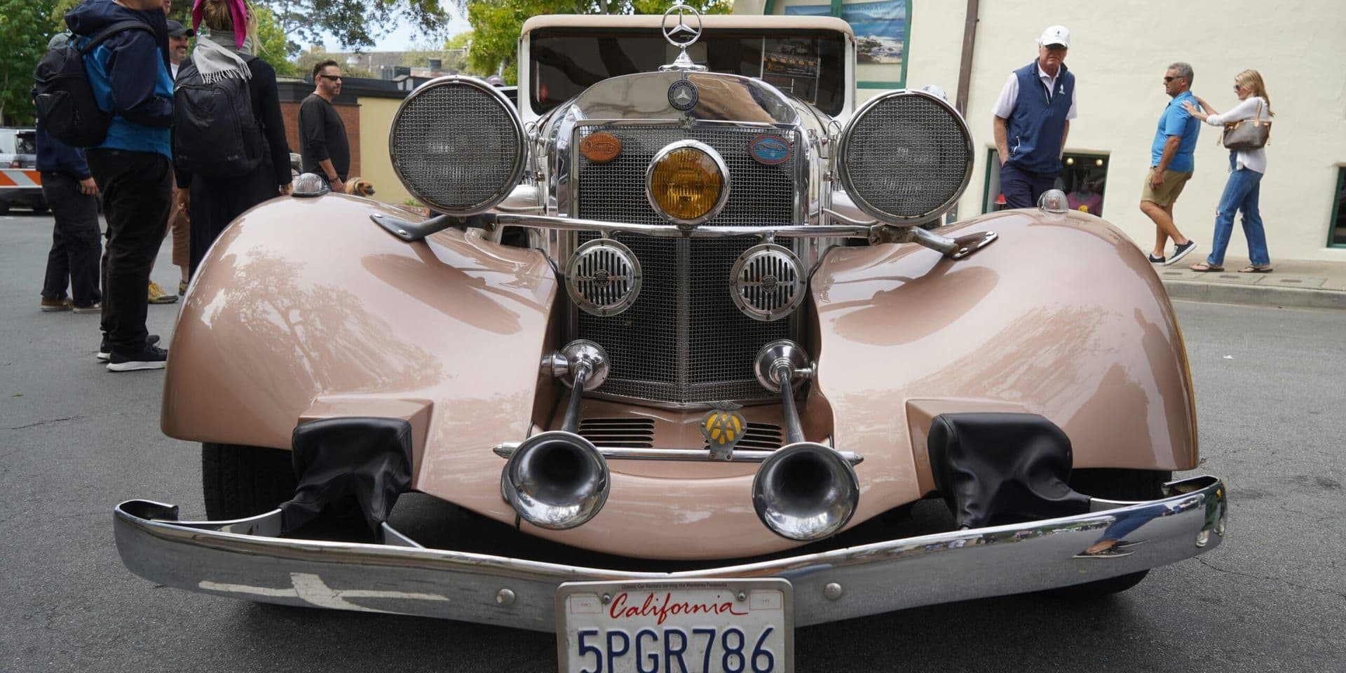 Vintage Car Enthusiasts Gather at San Gabriel’s Clearman’s Galley for Classic Cruise-In