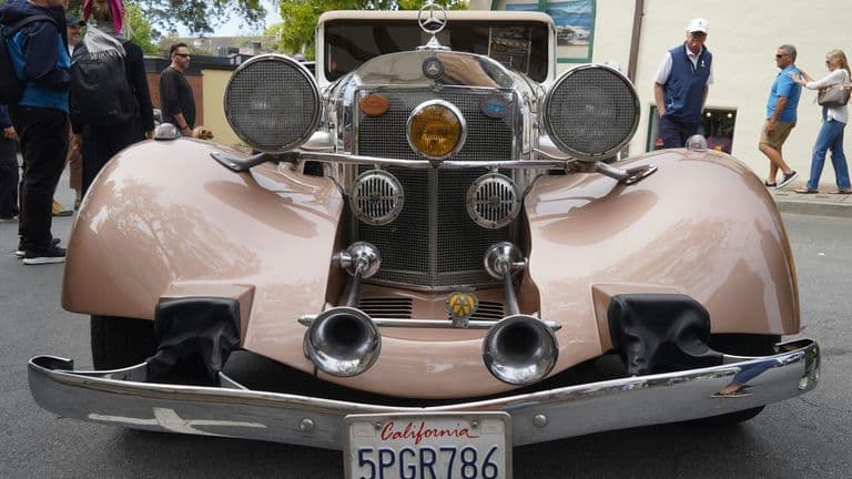 Vintage Car Enthusiasts Gather at San Gabriel’s Clearman’s Galley for Classic Cruise-In