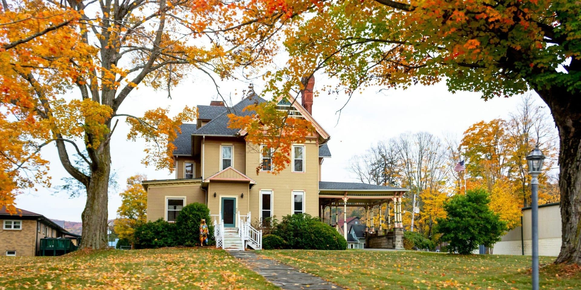Mortgage Rates Hold Near 6.2%, Cooling the U.S. Home-Buying Market in December 2025