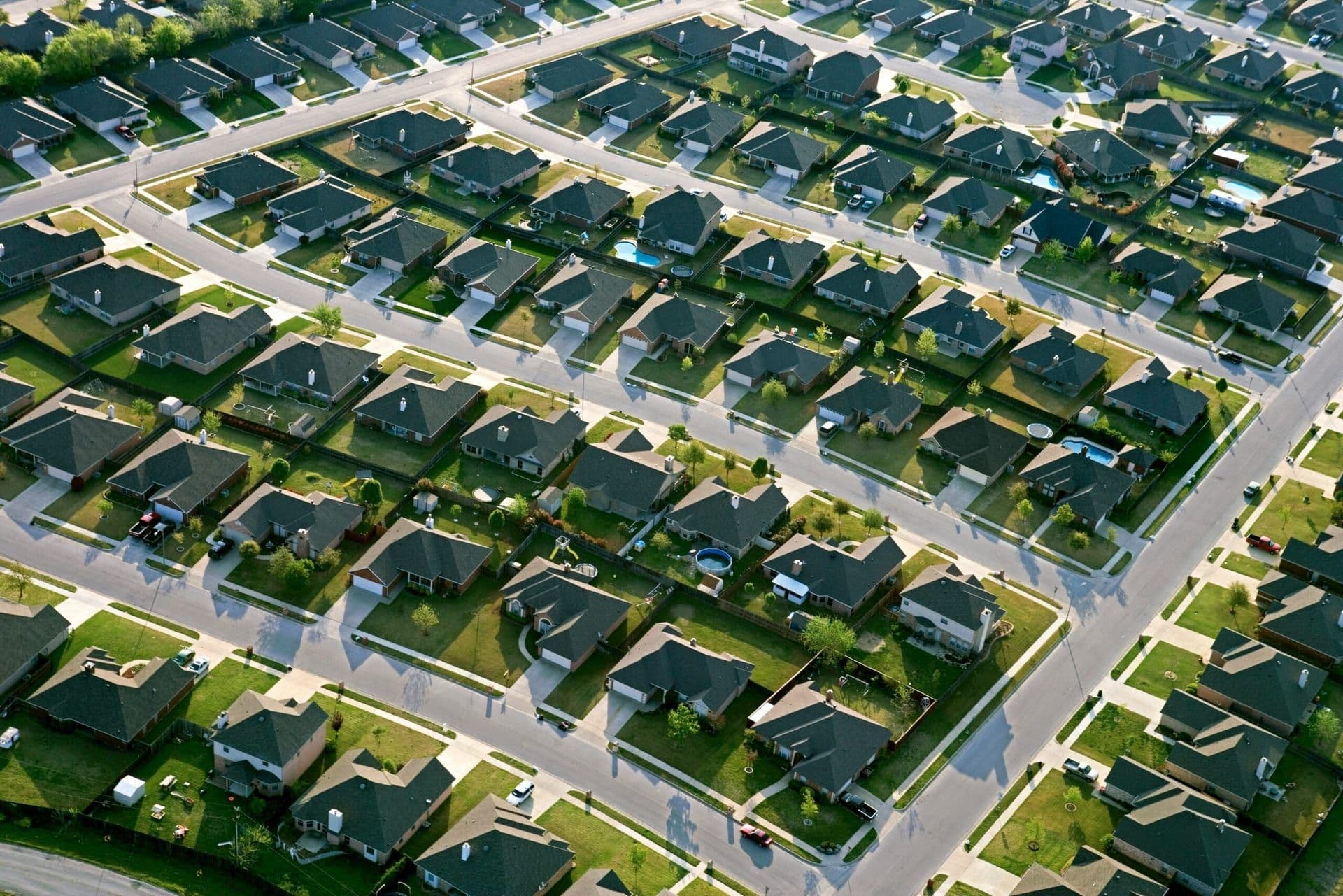 Real Estate Market Dynamics in Response to Economic Challenges