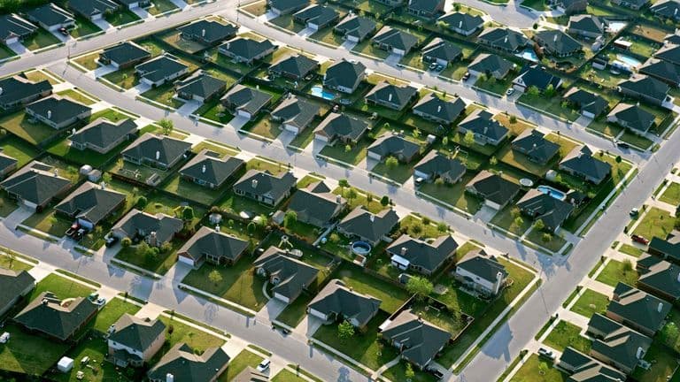 Real Estate Market Dynamics in Response to Economic Challenges