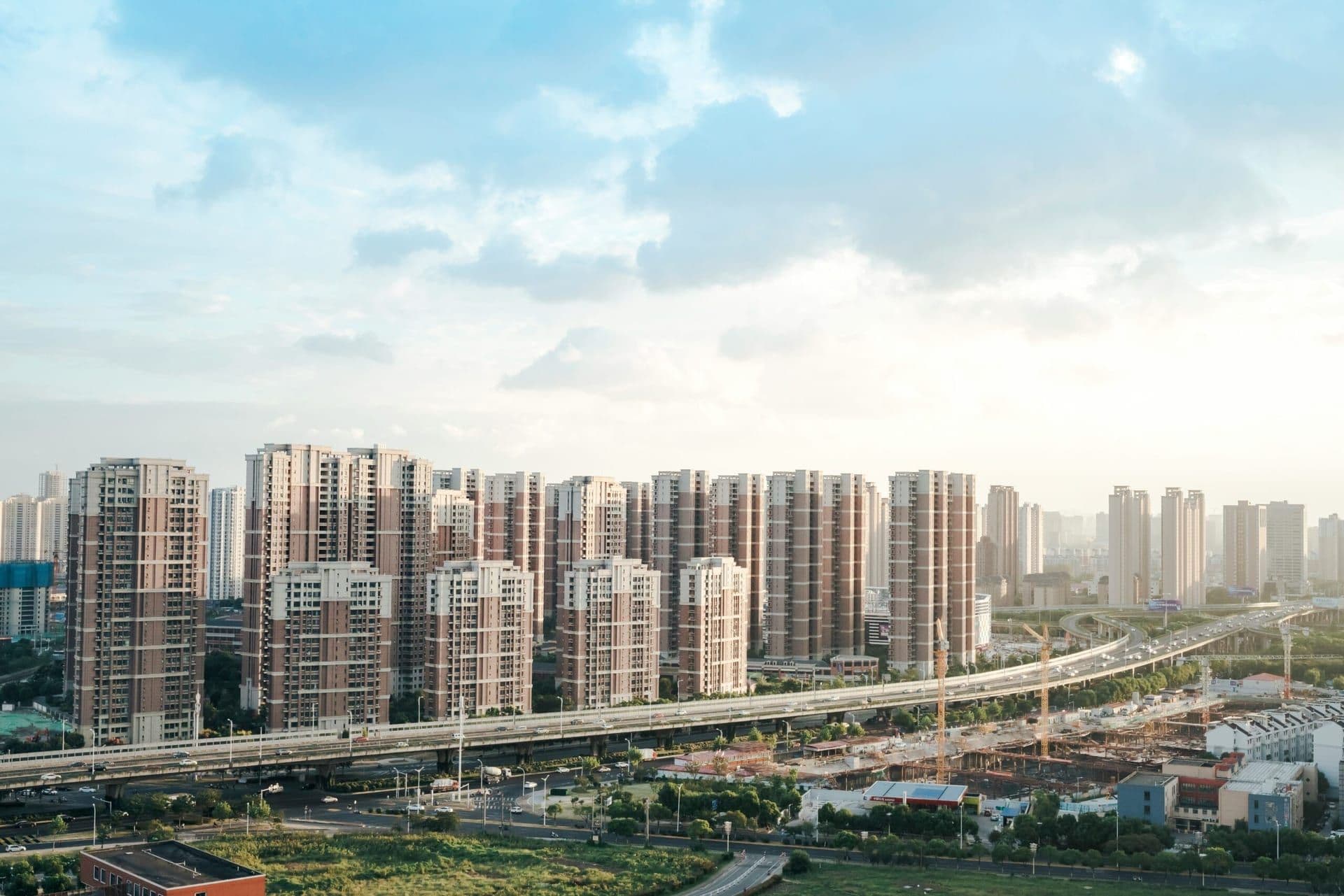 Real Estate Investment Strategies for 2025: Opportunities and Risks in a Shifting Market