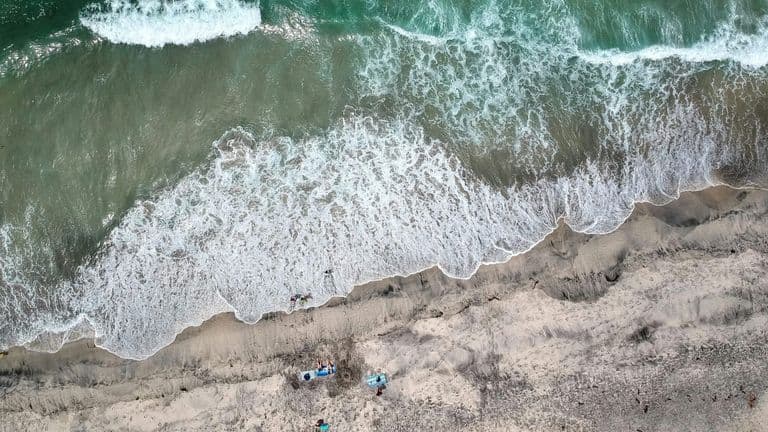 Santa Monica Beach Reopens After Sewage Spill Cleanup, Sparking Discussions on Coastal Protection and Sustainability
