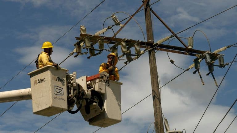 Heatwave Hits Southern California, Causes Power Outages and Strains Healthcare System