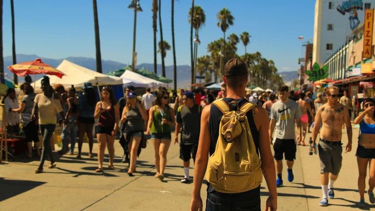 San Diego Comic‑Con Preview Night Ignites Pop Culture Celebration with Massive Fan Turnout