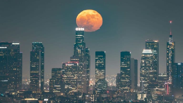 Last Supermoon of 2025 Lights Up American Skies — A “Cold Moon” to Mark Early December